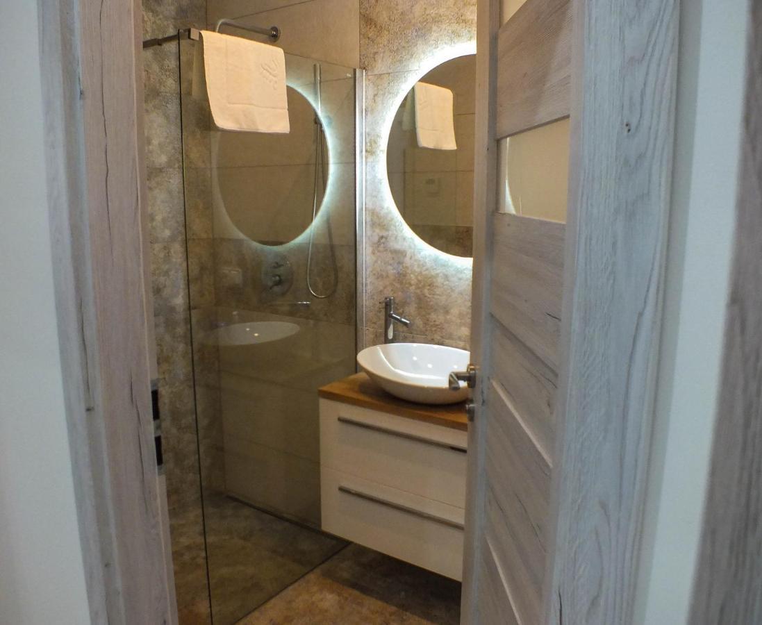Apartament Plac Piastowski 1 เยเลเนียกูรา ภายนอก รูปภาพ